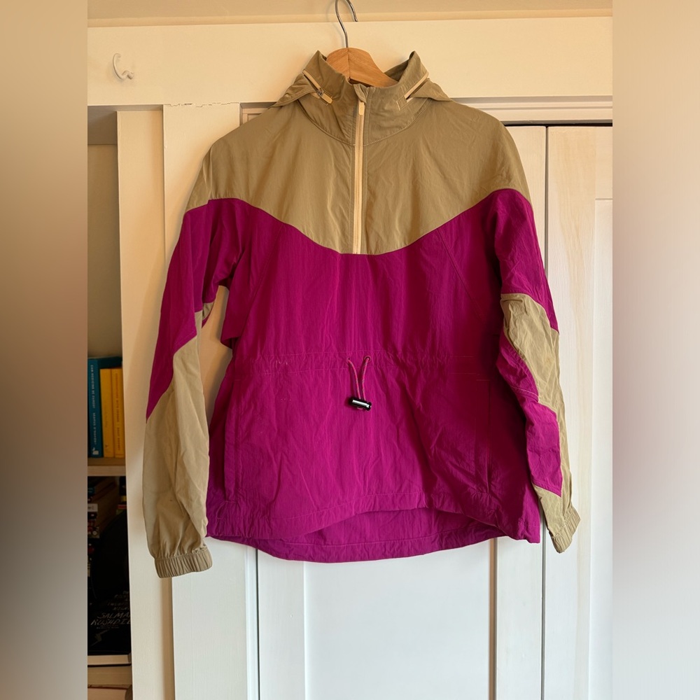 lululemon windbreaker with hood!